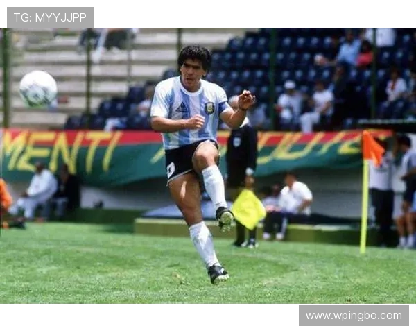 盘带撕裂后防，马拉多纳关键战中由单刀手转为组织核